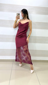 Vestito Aline Satin con Asimmetrico Balza Pizzo