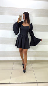 Vestito Dayna con Coppe e Maniche a Campana