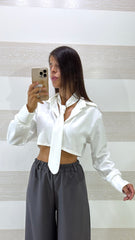 Camicia Crop Emilee con Cravatta