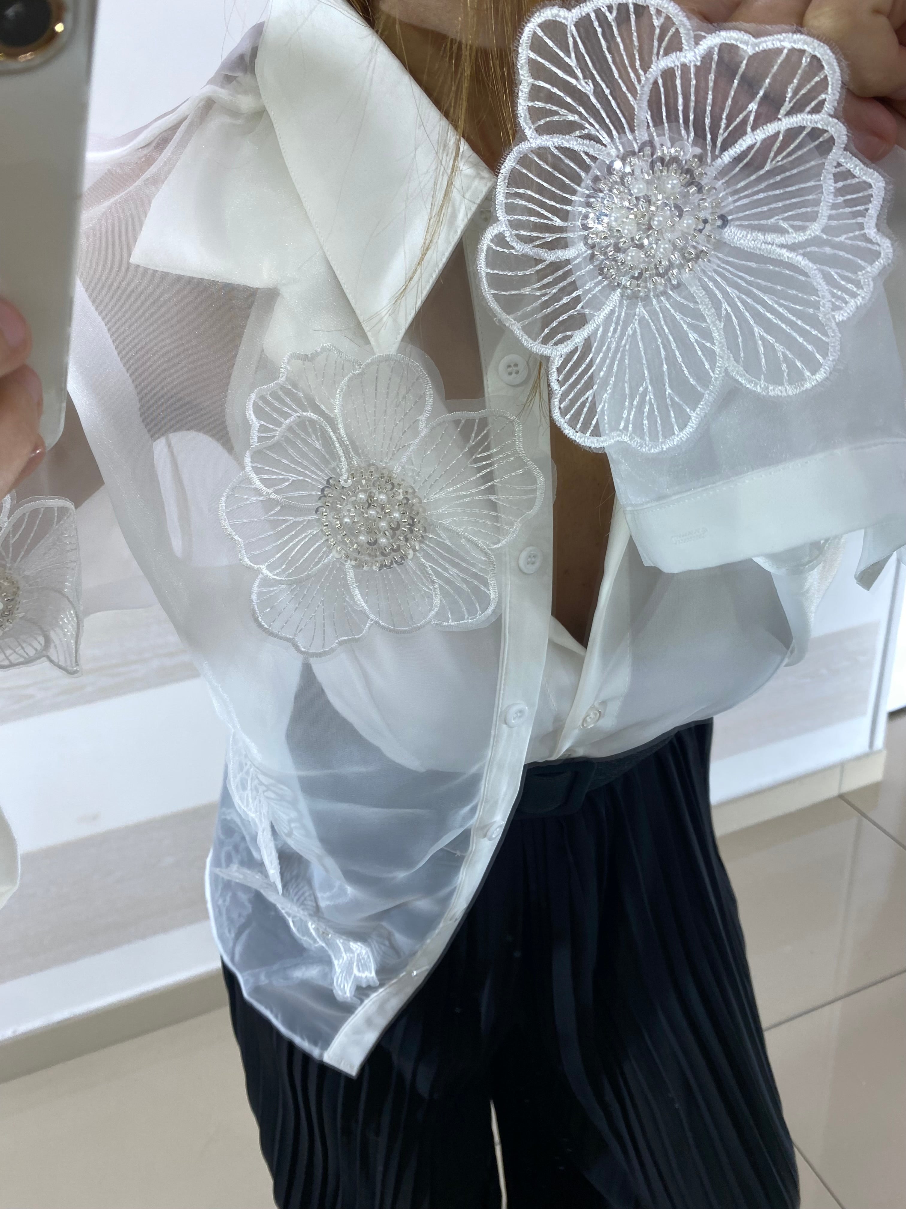 Camicia Doris Tipo Organza con Applicazioni Fiori