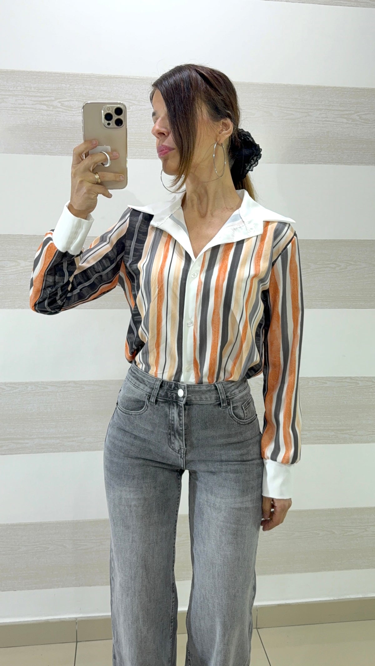 Camicia Rika a Righe Verticali con Colletto Bianco