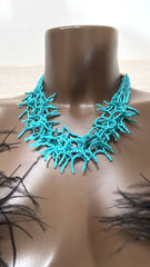 Collana a Girocollo Cyndi Con MIcro Perline Effetto Corallo Turchesi