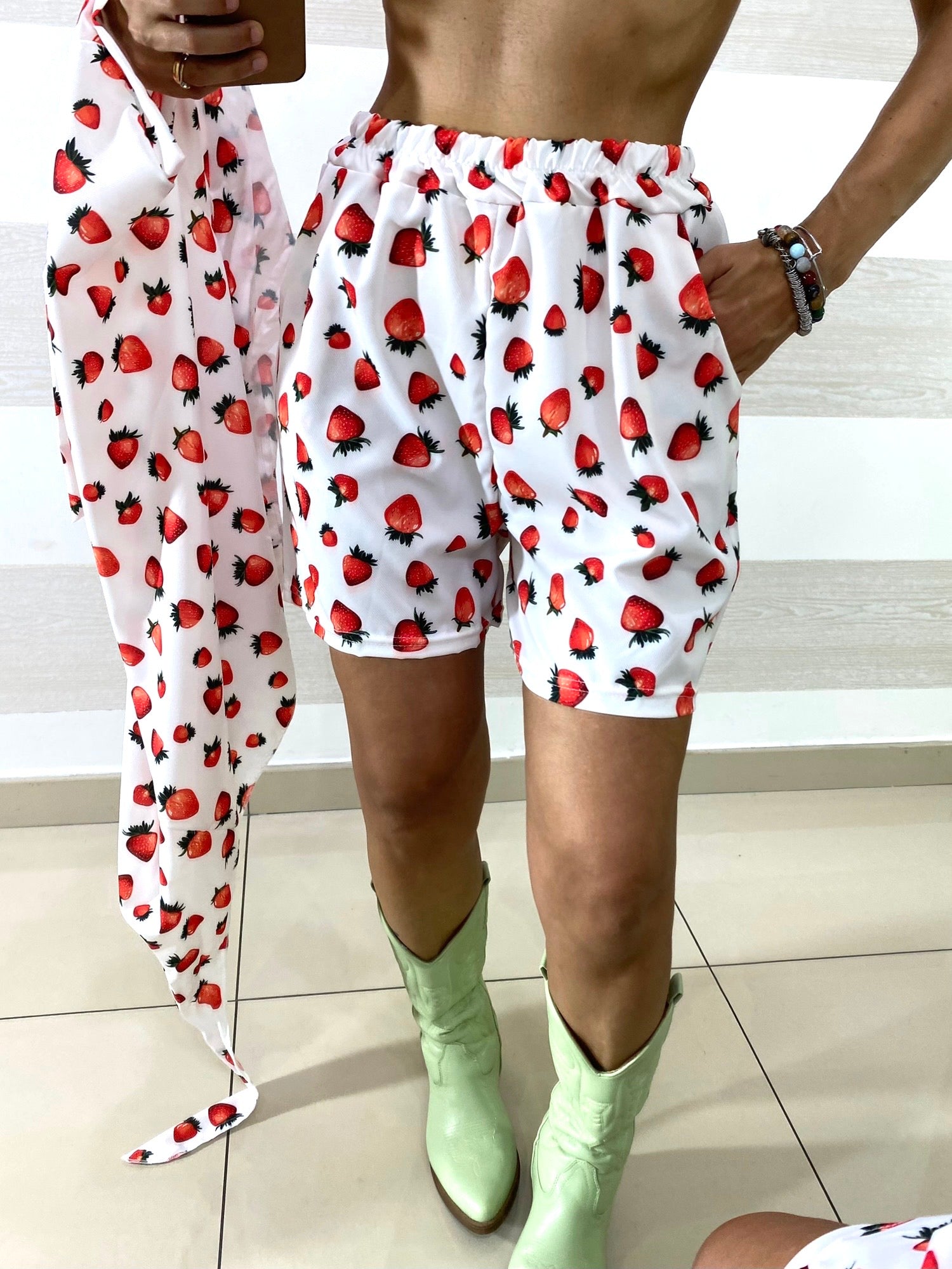 Coordinato Sasha Fantasia Fragole Shorts e Camicetta