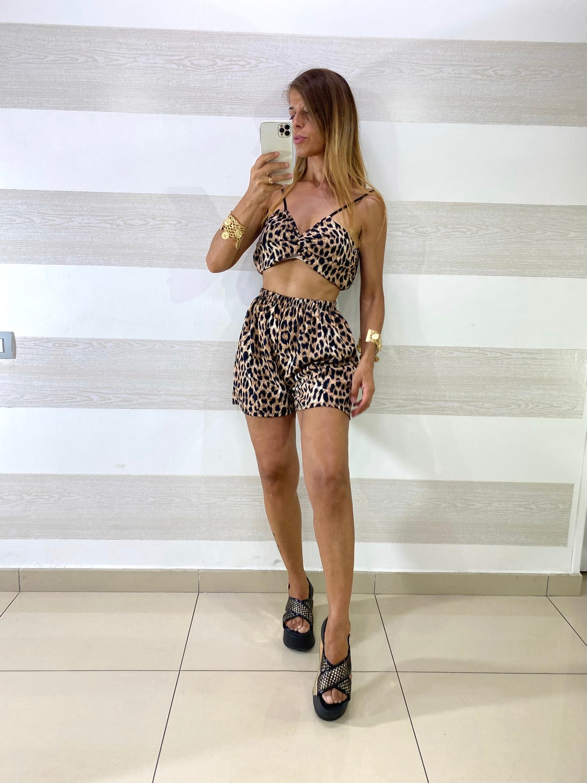 Coordinato Yara Maculato Shorts e Top con Nodo
