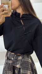 Felpina Flossie Crop Colletto Coreana con Alamari Diagonali