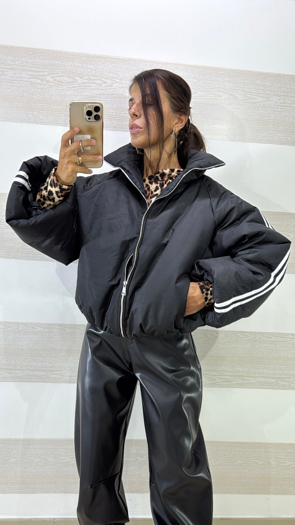 Giubbotto Crop Geena Imbottito con Bande Sulle Maniche