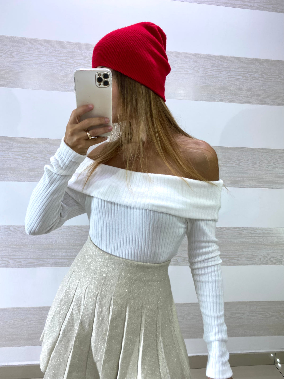 Maglia Breanne a Costine con Scollo a Barca