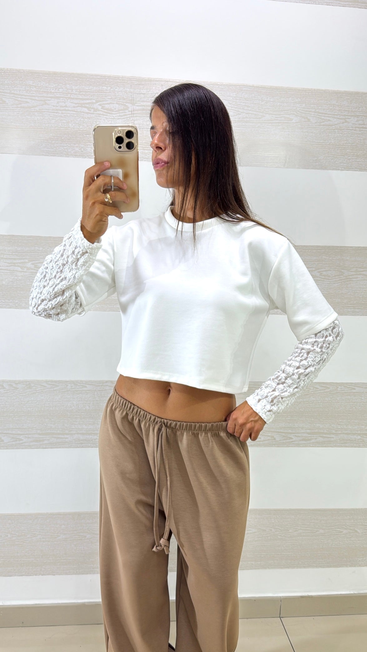 Maglia Crop Delicia con Doppia Manica in Pizzo