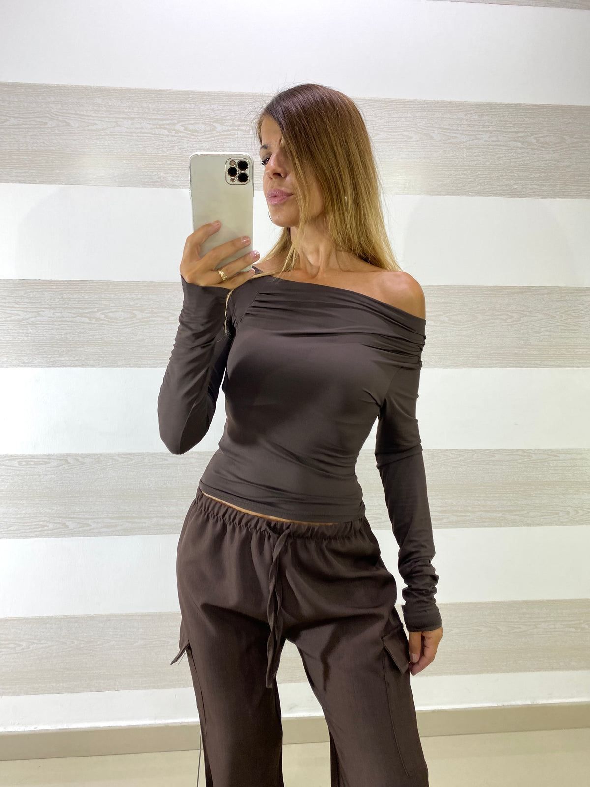 Maglia Edwina Scollo Asimmetrico Manica Guanto