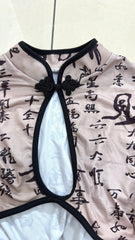 Minidress Aveline Stile Cinese con Oblò Frontale e Sinogrammi
