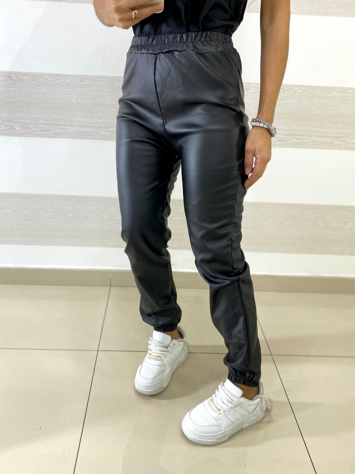 Pantaloni Amity Eco Pelle con Elastico alle Caviglie