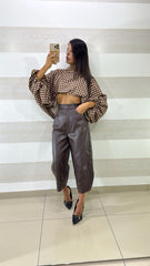Pantaloni Gwenda alla Caviglia in Eco Pelle con Borchie