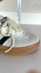 Sneakers Kora con Bande Nere e Perline