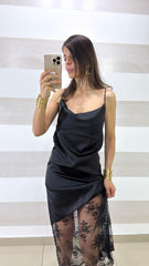Vestito Aline Satin con Asimmetrico Balza Pizzo