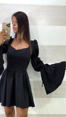 Vestito Dayna con Coppe e Maniche a Campana